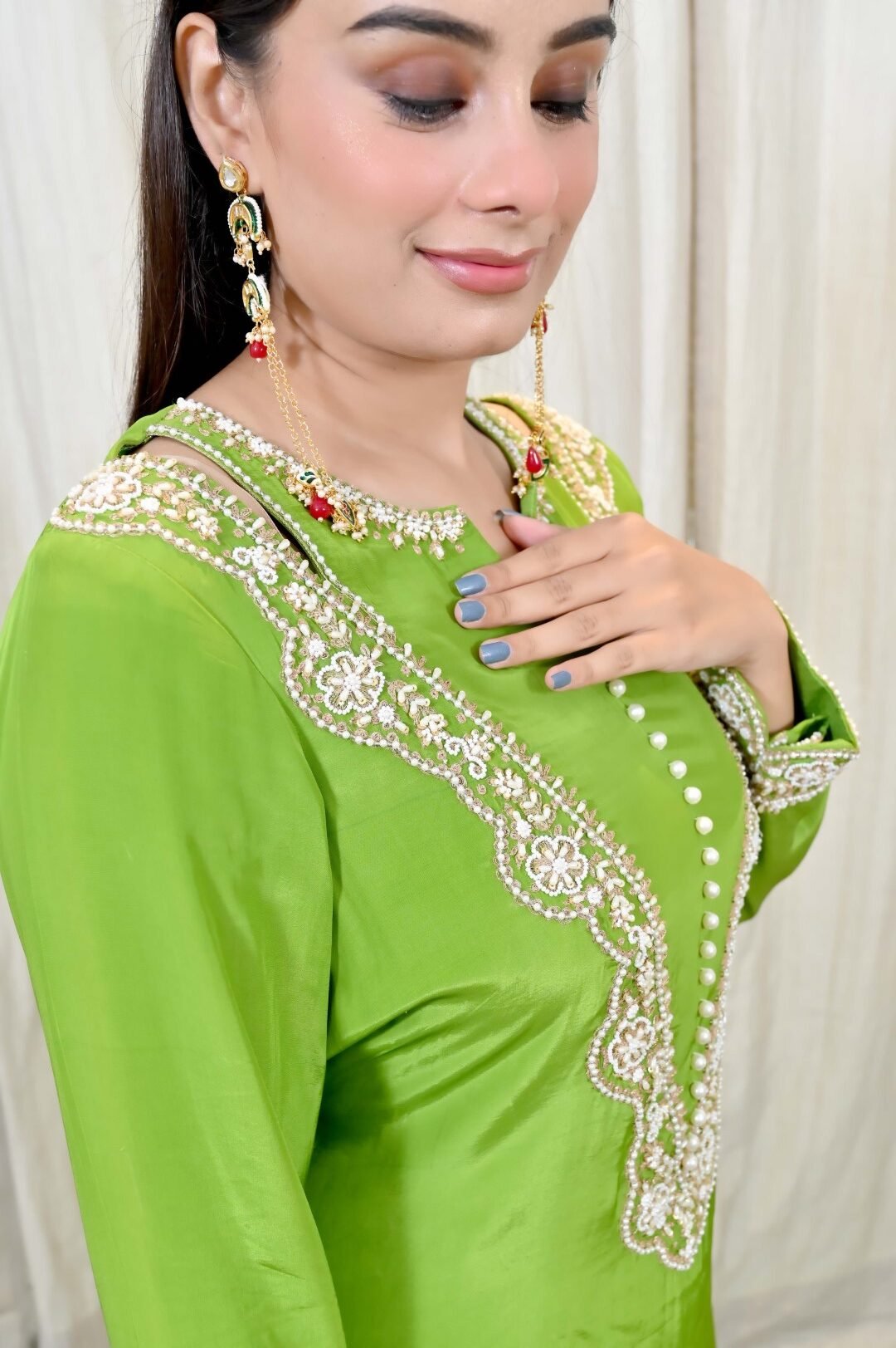 Graceful Green Embroidered Suit Set - Image 5